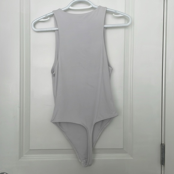 ARITZIA Babaton white bodysuit - Picture 2 of 3